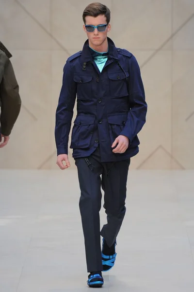 Look 32